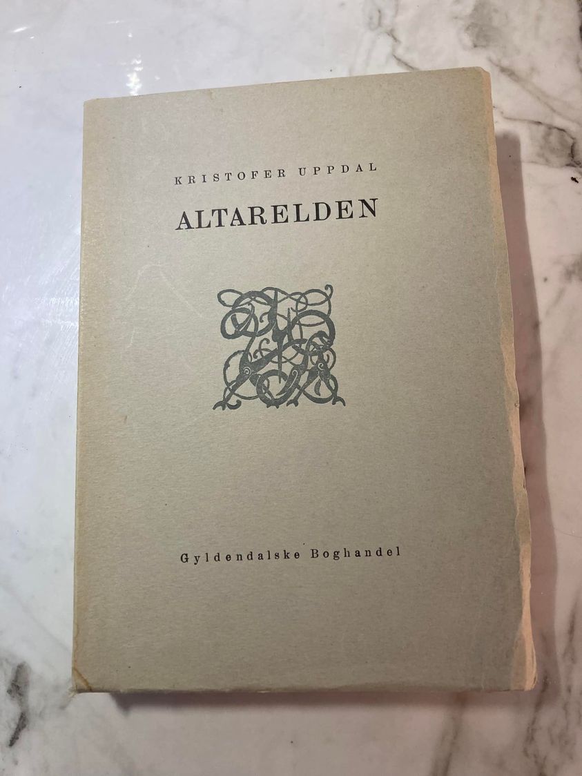 Når virkeligheten trenger seg på, leser vi modernistisk lyrikk.&nbsp;Selvsagt.